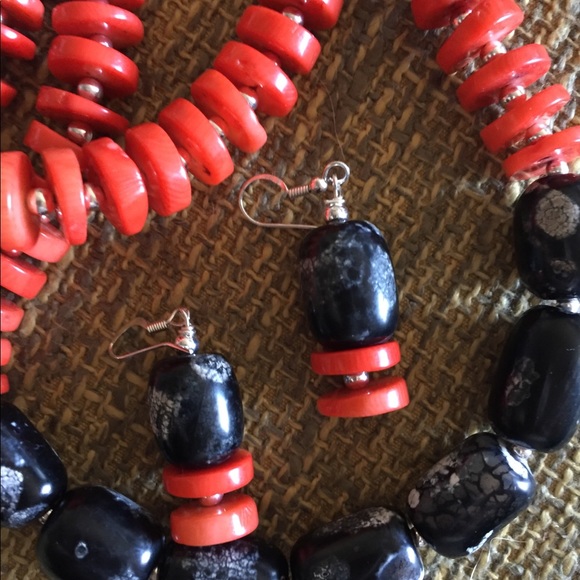 Popping Color Necklace and Earrings - Picture 2 of 2